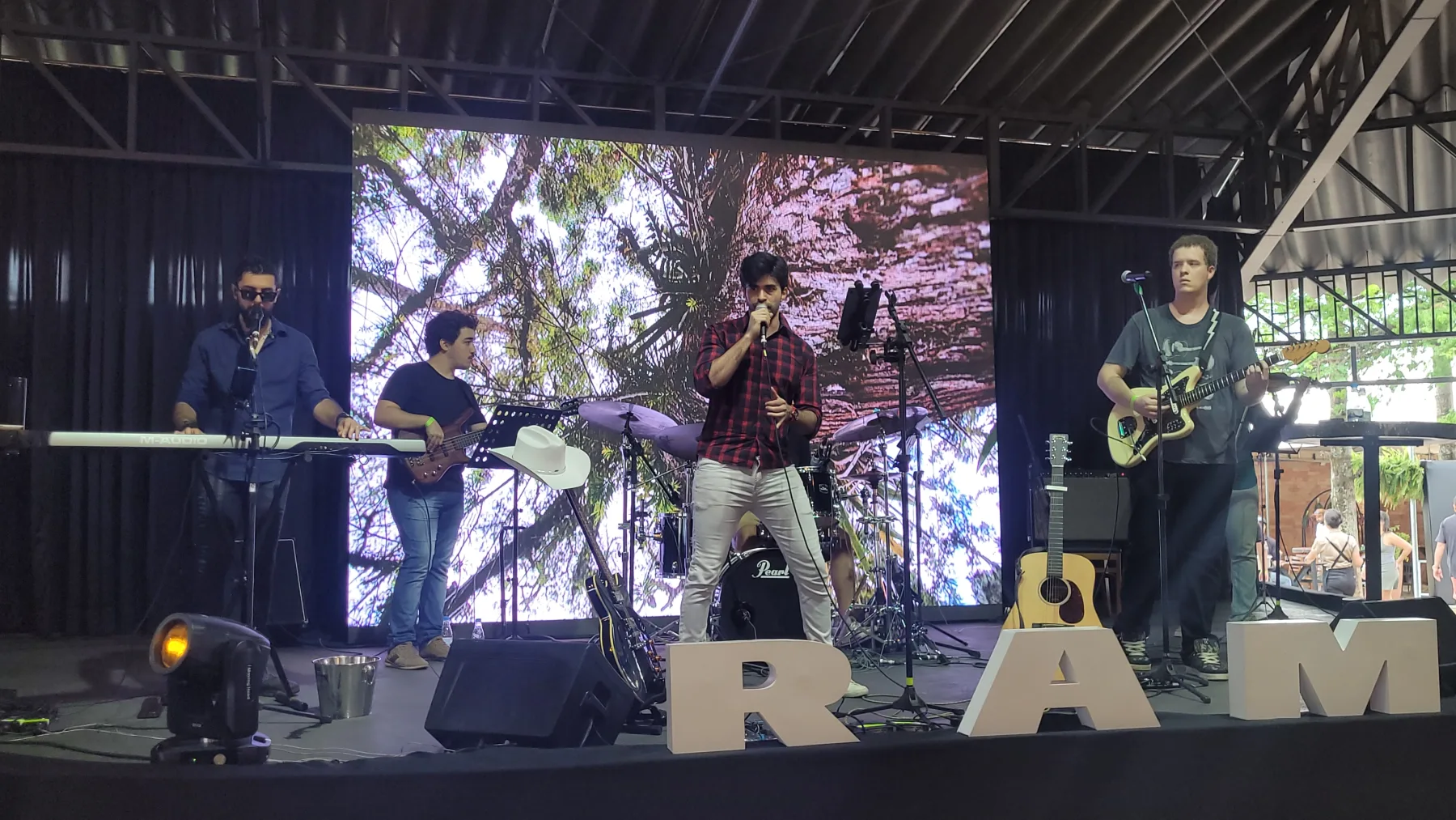 Gigio Teixeira e banda durante o RAM BBQ
