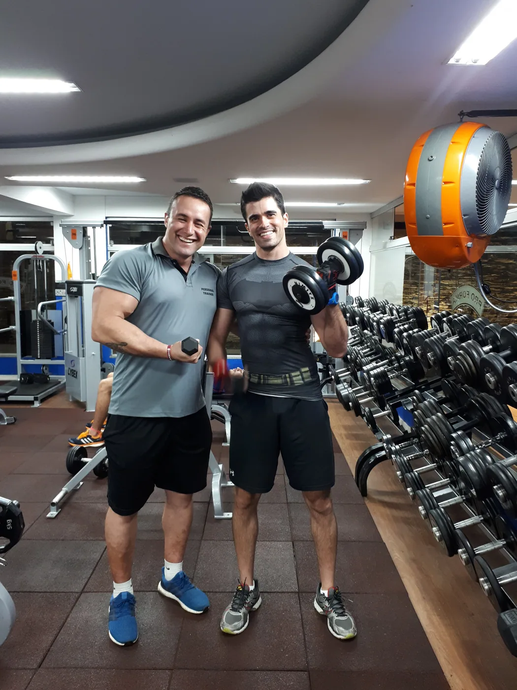 Gigio treinando em uma academia