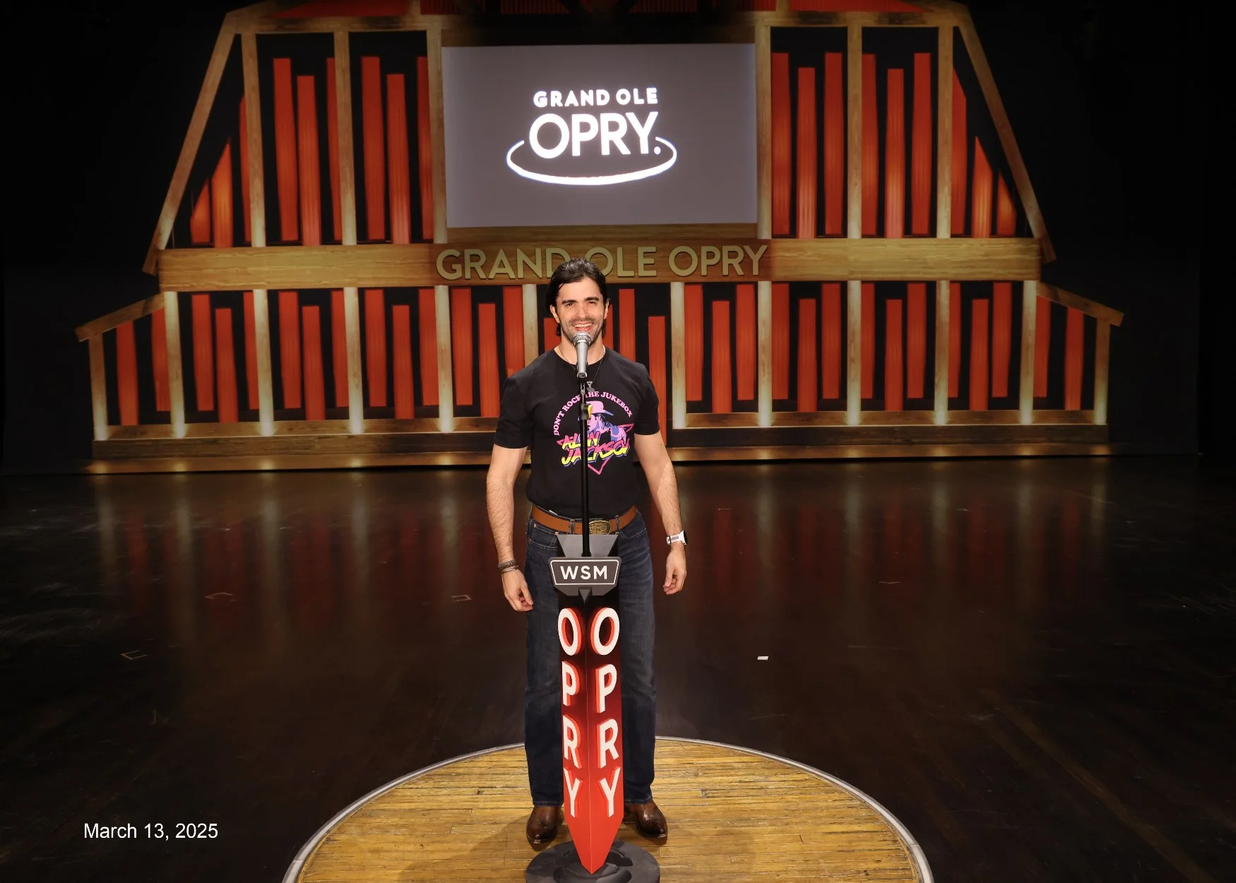 Gigio Teixeira no palco do Grand Ole Opry, em Nashville